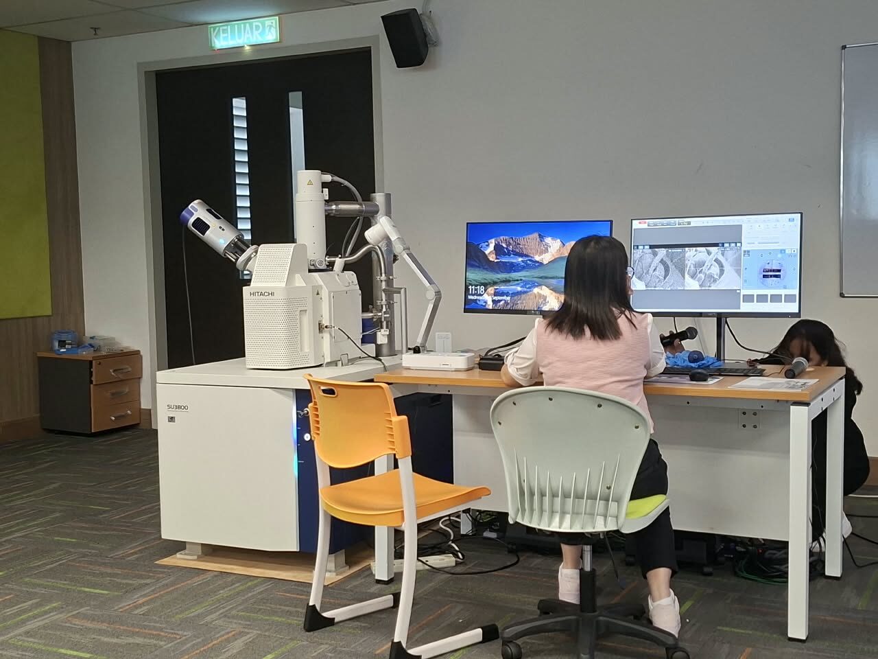 Seeing the Unseen: Exploring the World of Microscopy and Beam Surface Analysis Workshop photo