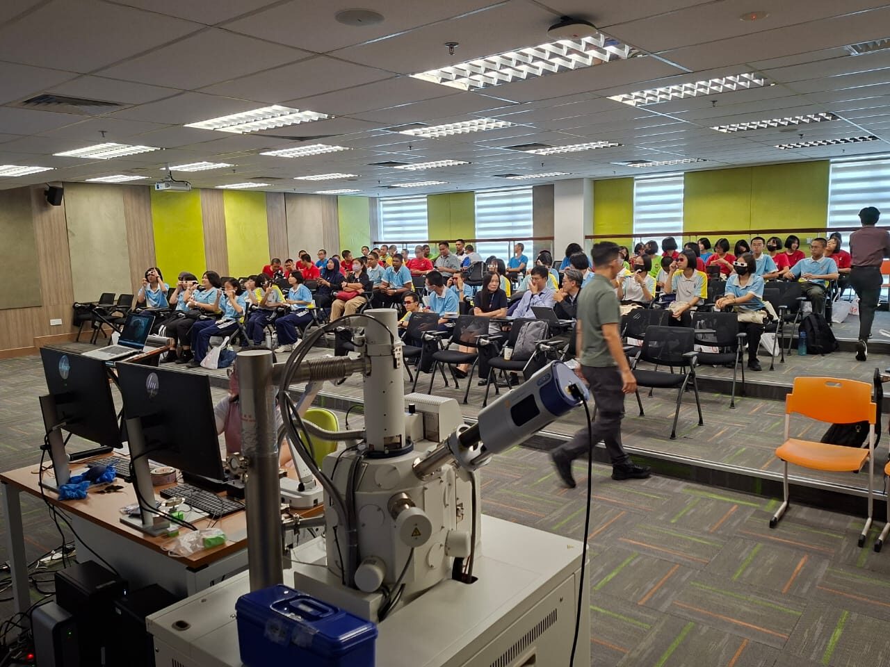 Seeing the Unseen: Exploring the World of Microscopy and Beam Surface Analysis Workshop photo