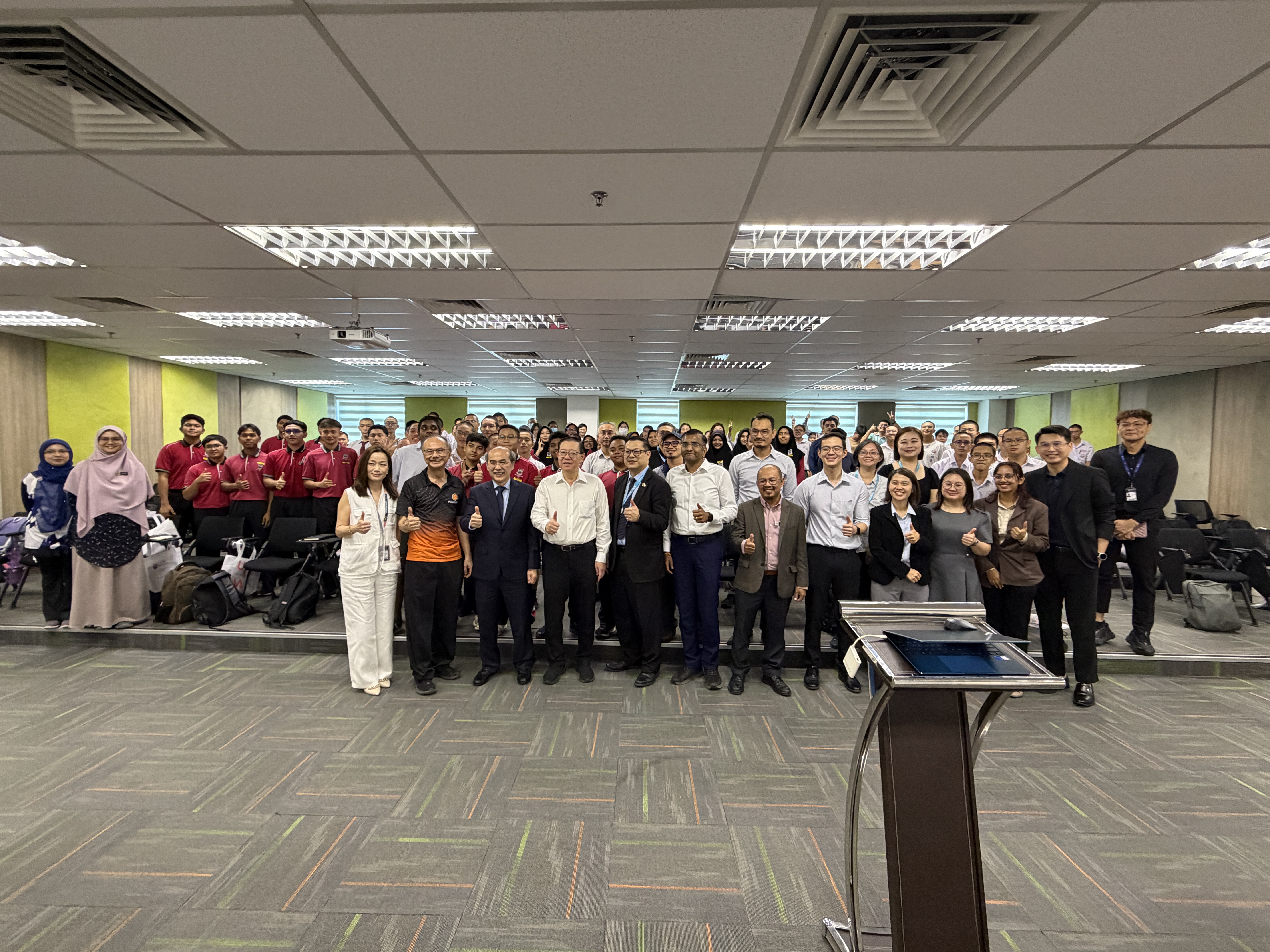 Seeing the Unseen: Exploring the World of Microscopy and Beam Surface Analysis Workshop photo