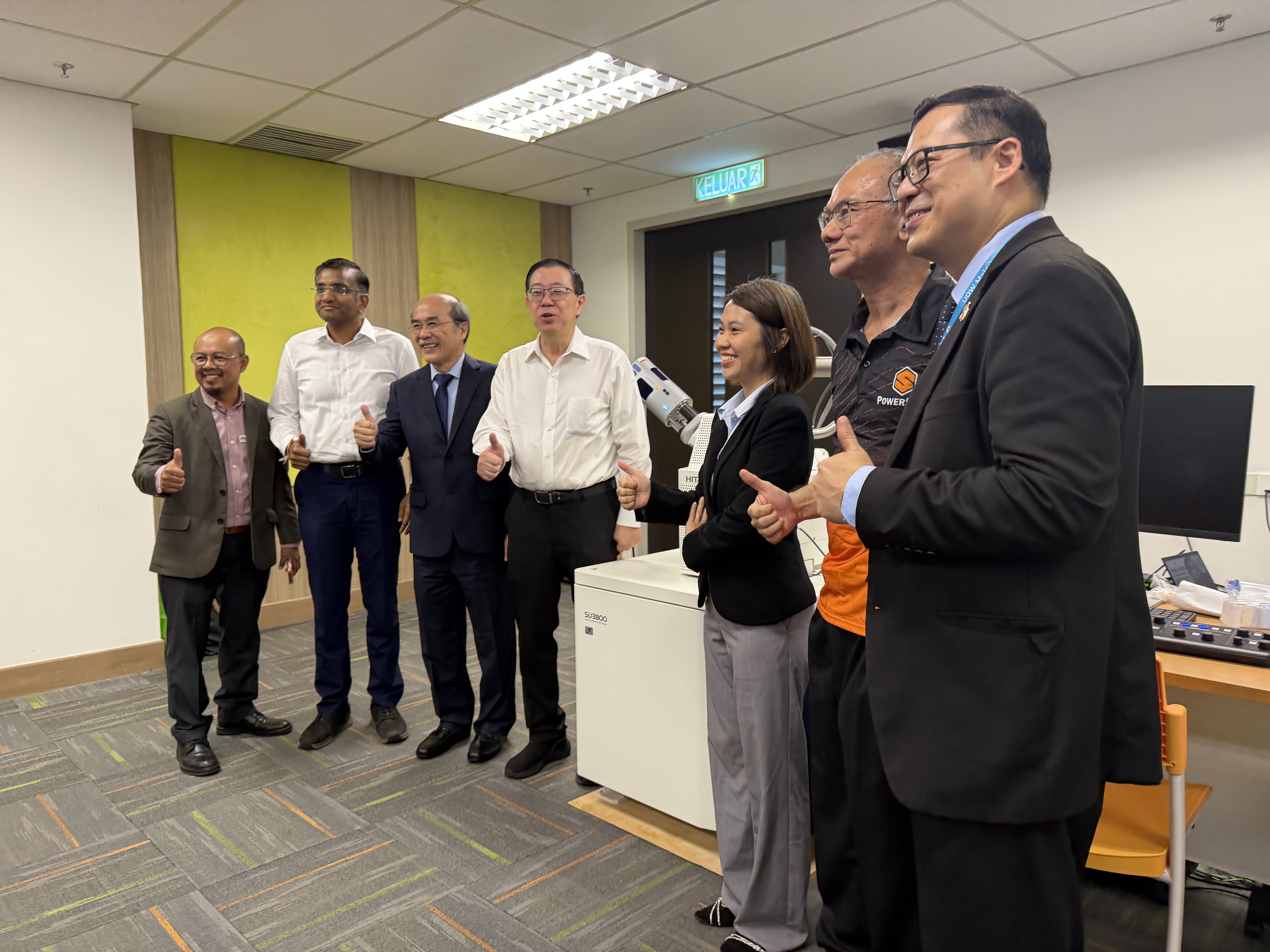 Seeing the Unseen: Exploring the World of Microscopy and Beam Surface Analysis Workshop photo