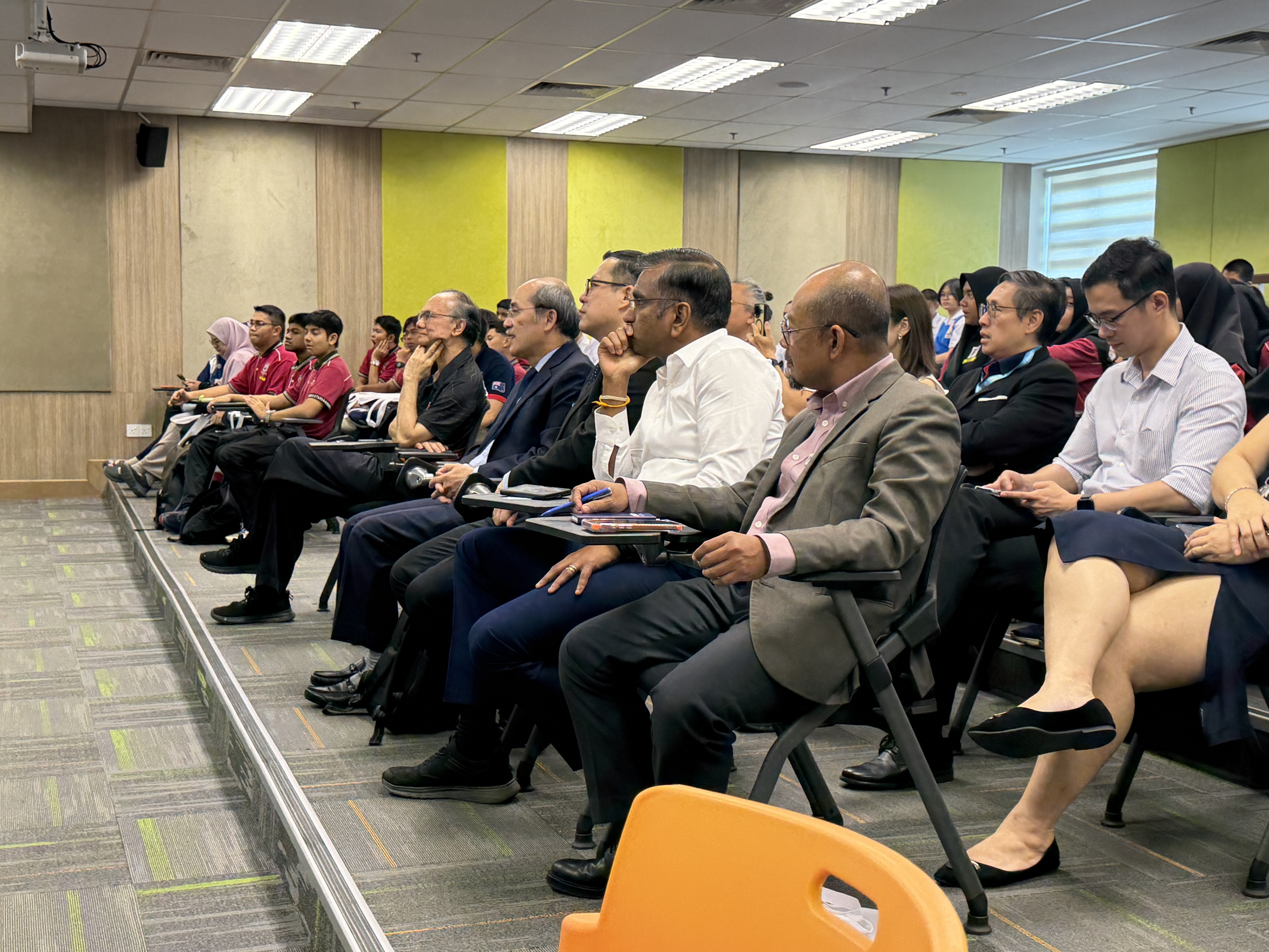 Seeing the Unseen: Exploring the World of Microscopy and Beam Surface Analysis Workshop photo