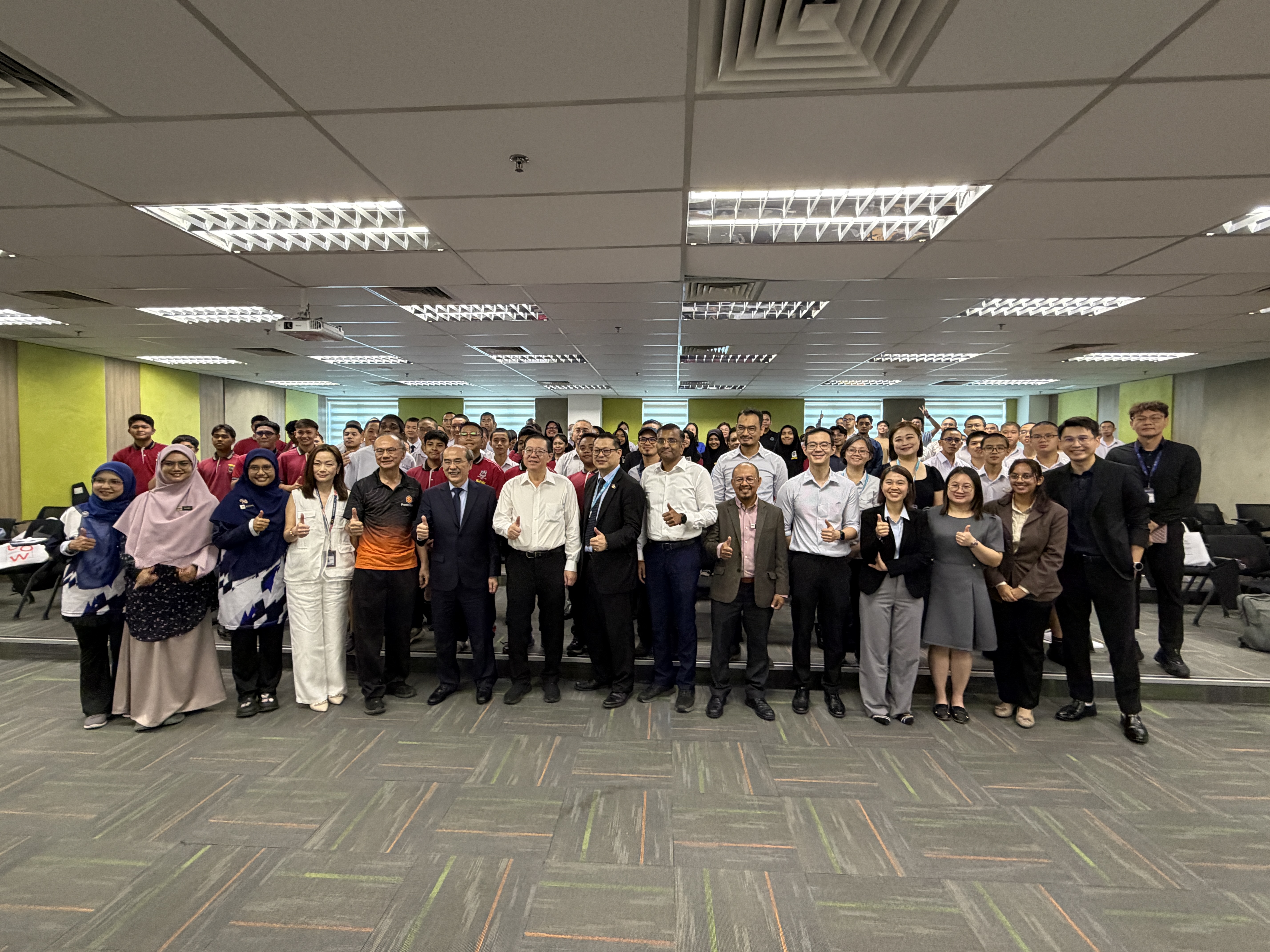 Seeing the Unseen: Exploring the World of Microscopy and Beam Surface Analysis Workshop photo